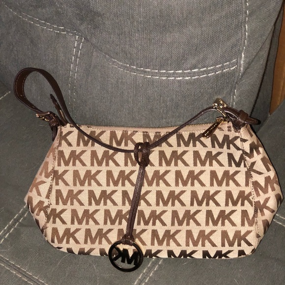 Micheal Kors shoulder purse - Picture 4 of 5